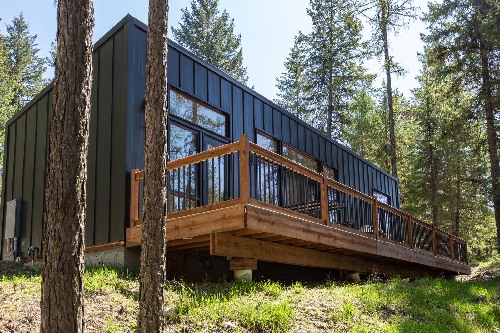 Private cabin with a wraparound deck in the pines at North Star Ranch
